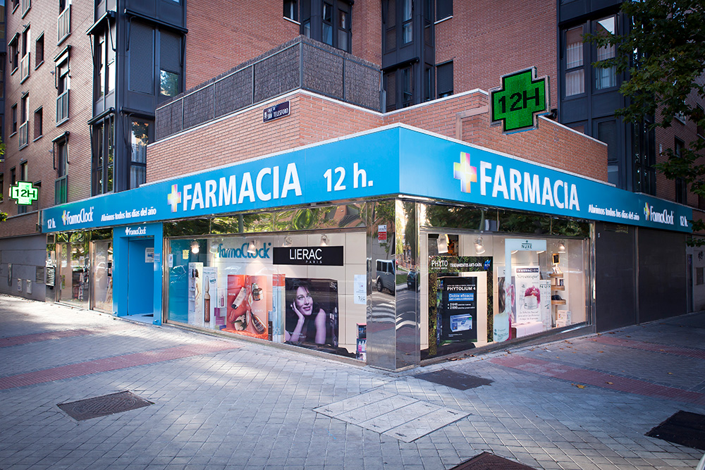arquitectura-corporativa-farmacia-exterior-1