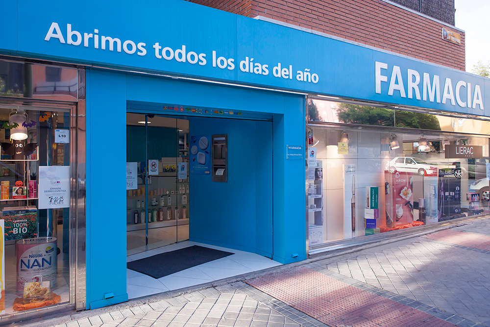 arquitectura-corporativa-farmacia-exterior-3